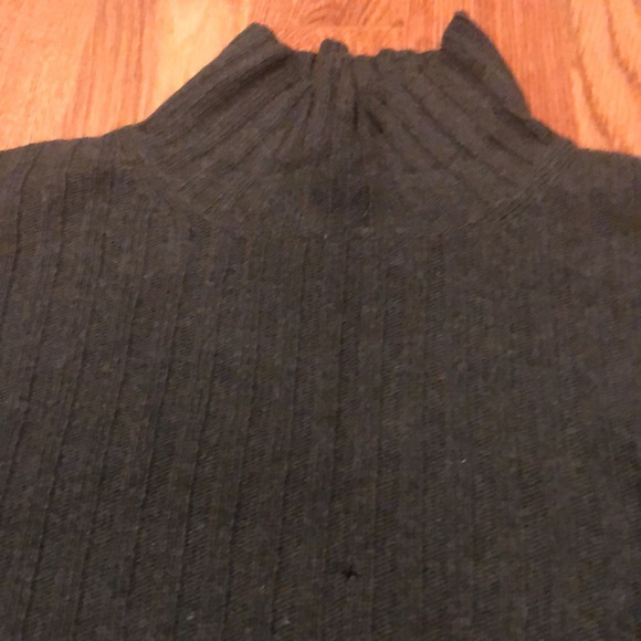 Dark green Abercrombie and Fitch turtle neck sweater. - Picture 3 of 5